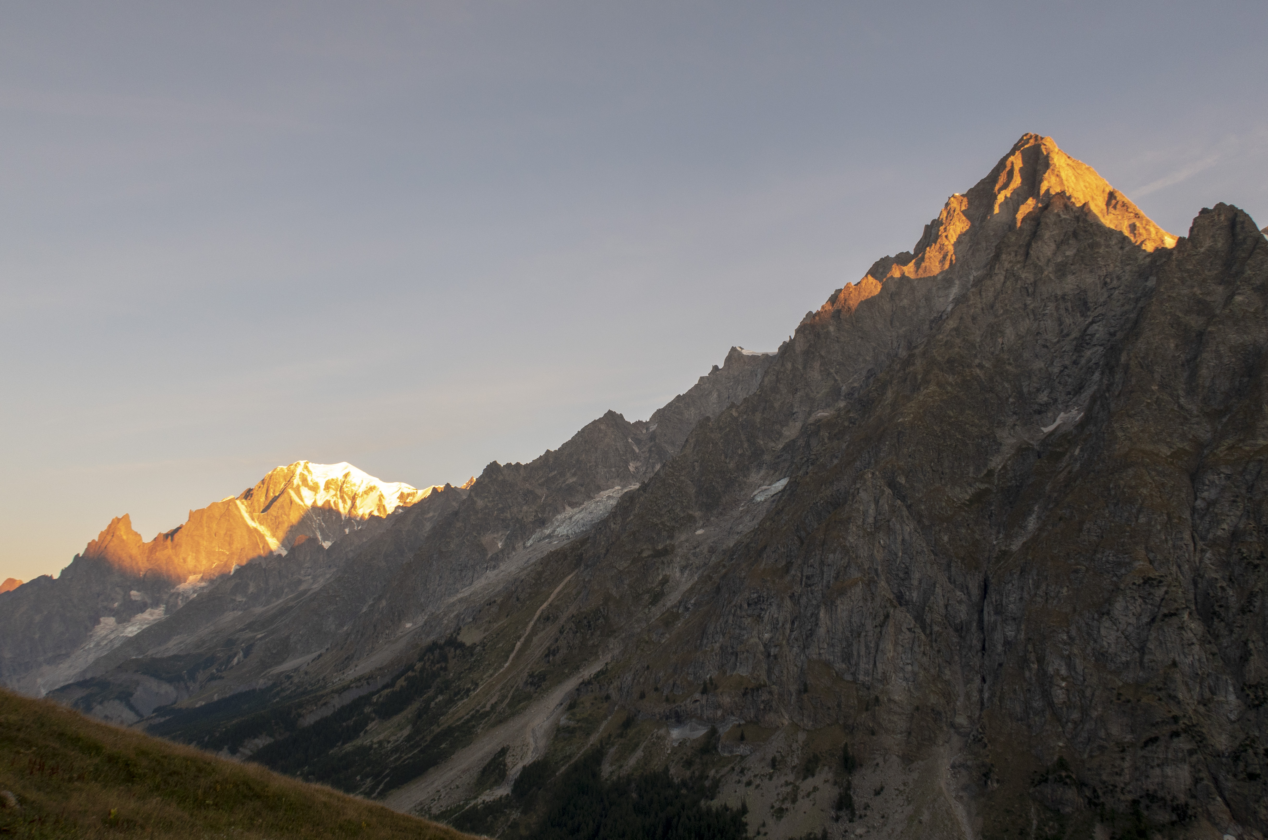 Tour du Mont-Blanc les Grandes-Jorasses